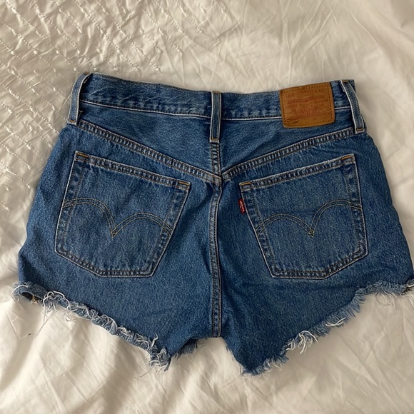 NWOT LEVIS 501 Denim Shorts - Picture 2 of 6